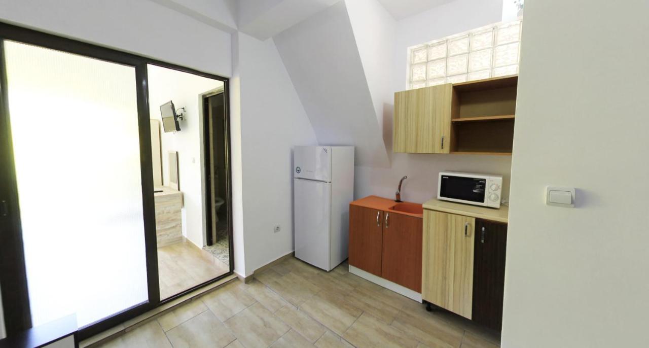 Leul Guest house *