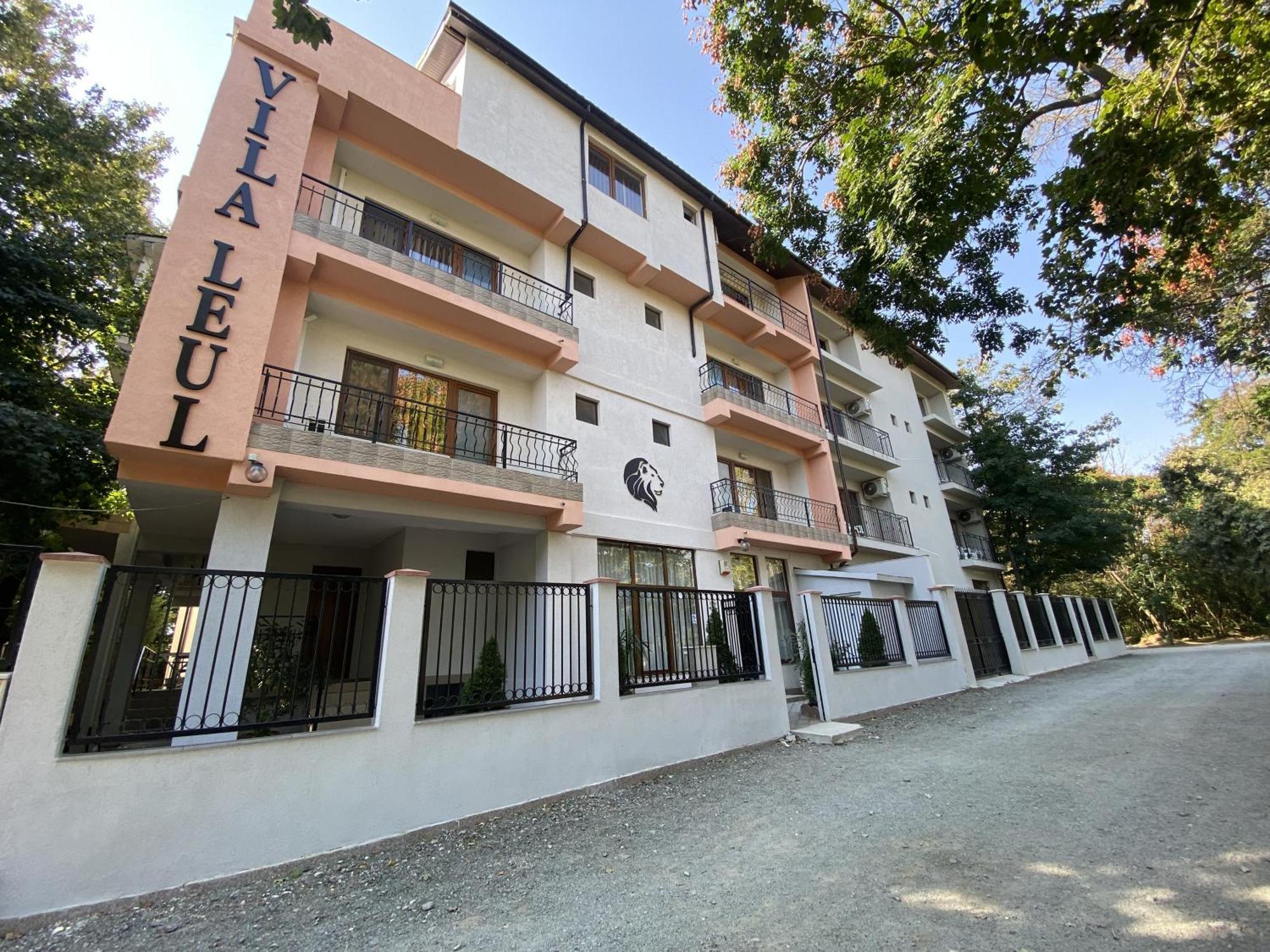 Leul Guest house *