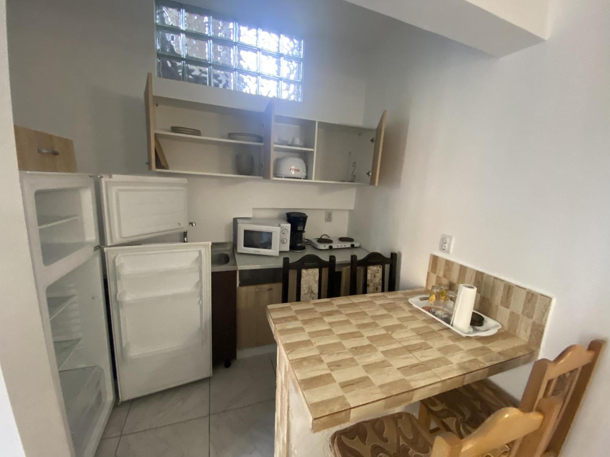Leul Guest house *