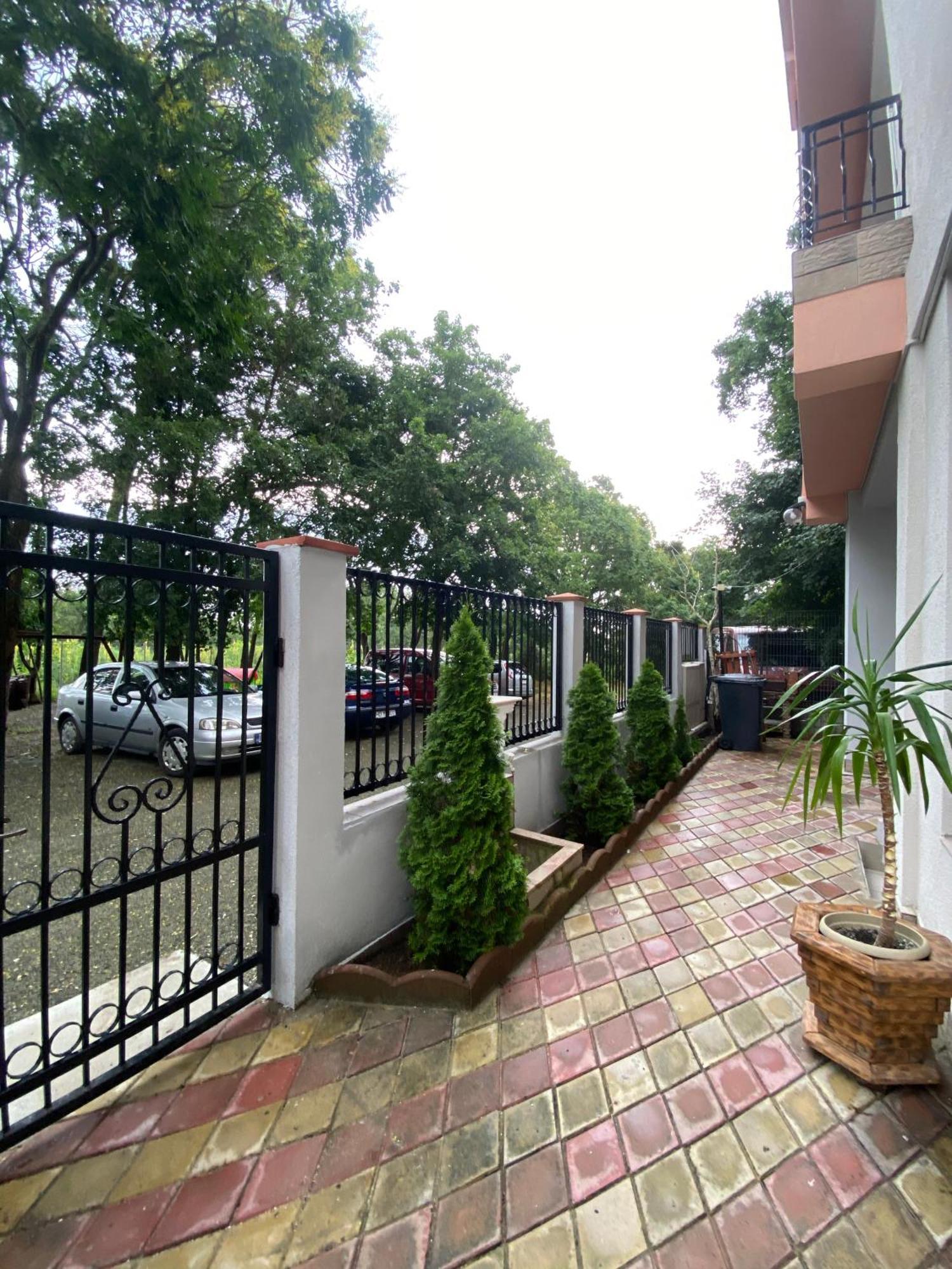 Leul Guest house Jupiter