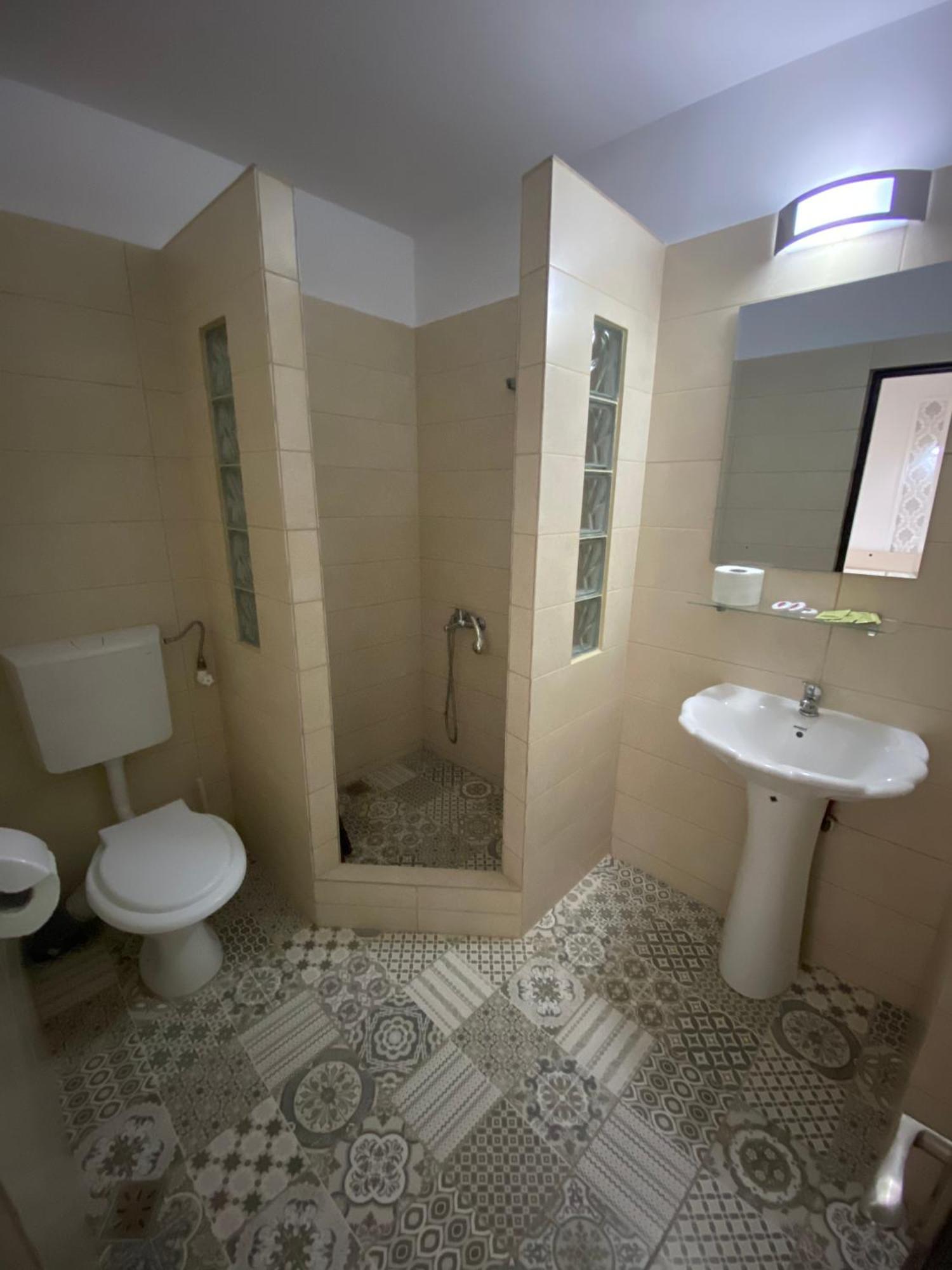 Leul Guest house *